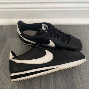 WOMEN’S NIKE CORTEZ SZ 6.5